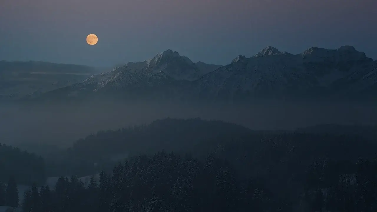 night, moon, mountains-4702174.jpg