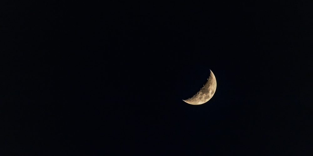 half moon, moon, night-4900302.jpg